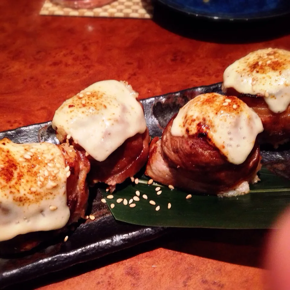 肉巻きおにぎりチーズのせ|ちはキートンさん