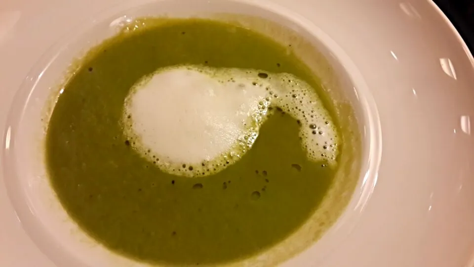 Snapdishの料理写真:Spinich soup with trufel foam|anthony williamさん