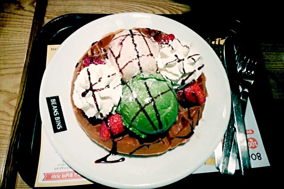 BEANS BINS Icecream waffle|Km Exoさん