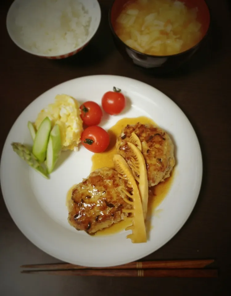 Snapdishの料理写真:冷凍豆腐で豆腐ひじきハンバーグ、具沢山豚汁|くまさん