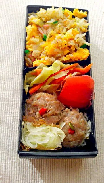 Snapdishの料理写真:中華屋さんで食べきれなかった焼売    チャーハンと共に  晴れ弁当|キク次郎さん