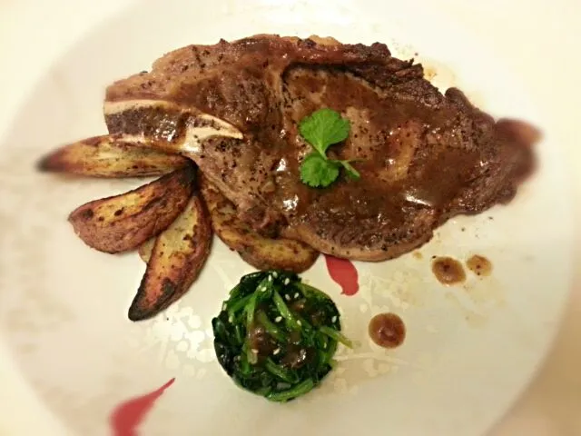 Snapdishの料理写真:Rib eye Steak with Spinach and Potato Wedges|fionaさん