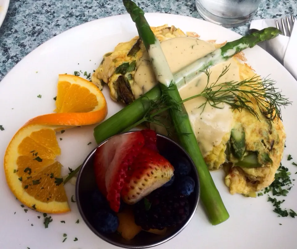 Crab and Asparagus Omlette from Plum Cafe|sooprcoolchicaさん