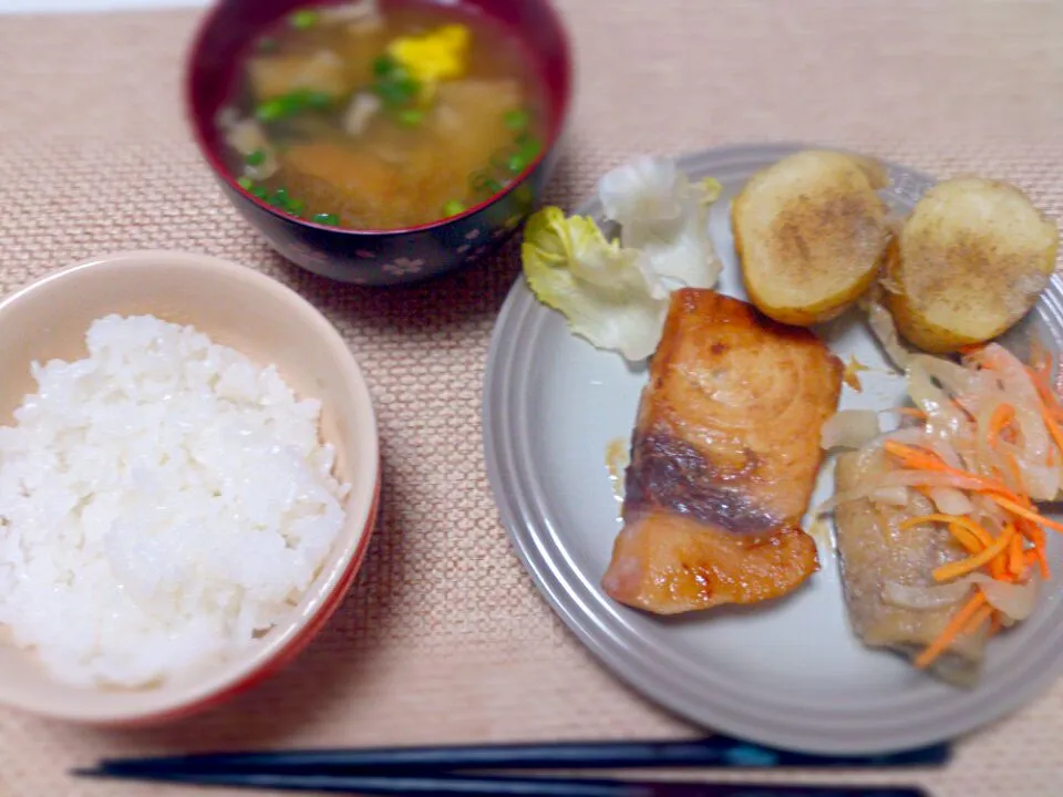 めかじき味噌漬 鯵のマリネ じゃがバター しいたけ車麩味噌汁|にゃろめさん