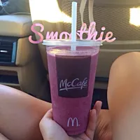 Snapdishの料理写真:Pomegranate blueberry smoothie|Irene Hoさん