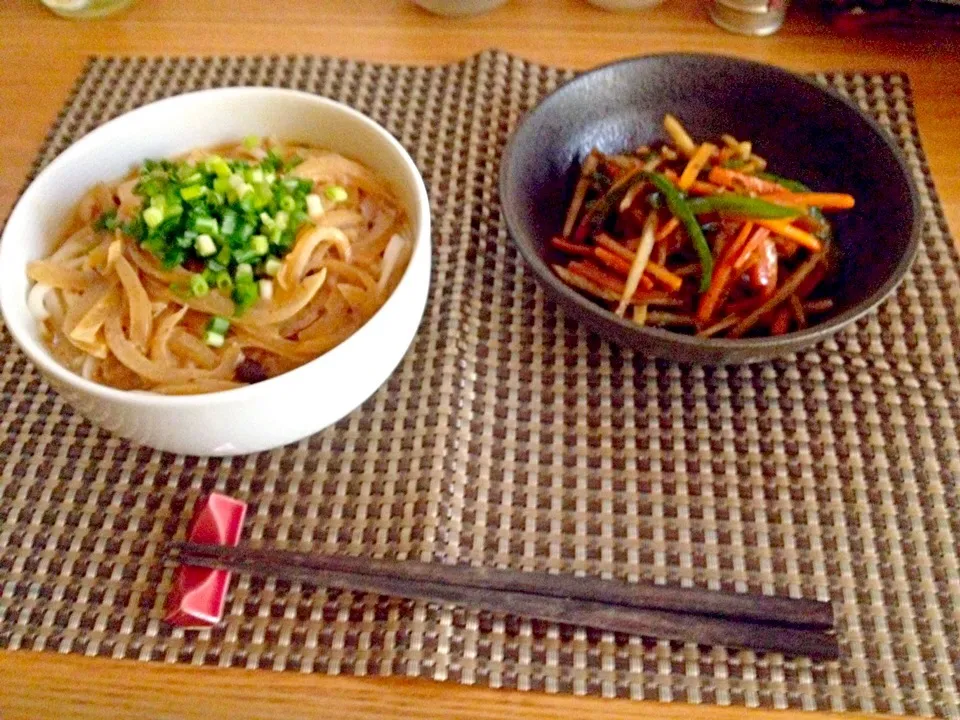 朝ごはん★豆乳と玉ねぎのカレーうどん、彩り野菜のピリ辛きんぴら|ハルさん