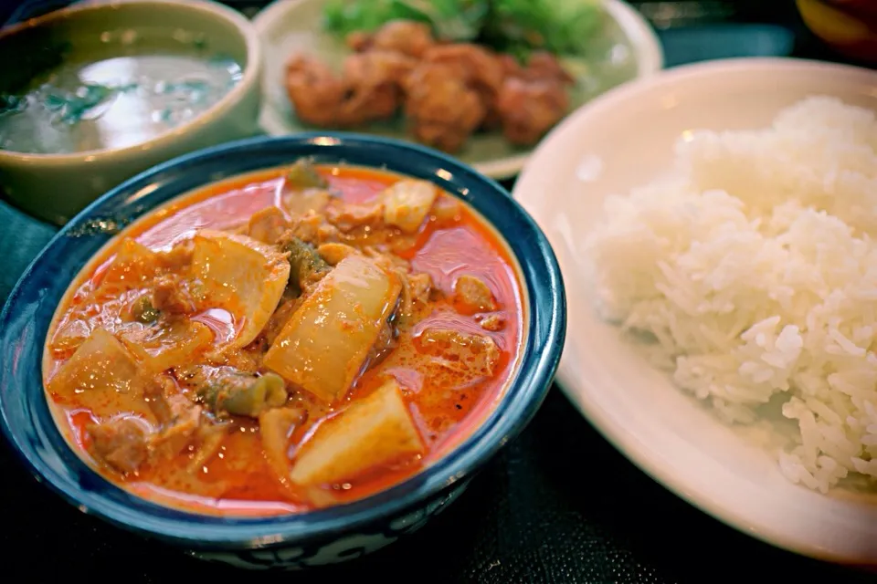 チェンマイ地方のレッドカレー ランチ|マハロ菊池さん