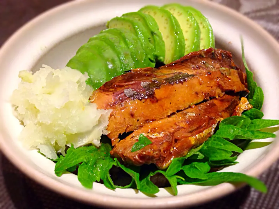 Snapdishの料理写真:さんまの蒲焼缶で手抜きランチ|ゆぅみんさん