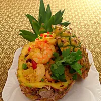 ข้าวผัดสับปะรด(Stir-fried rice with pineapple&curry powder)