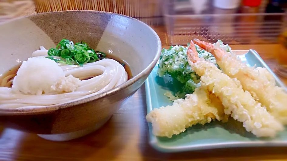 ぶっかけうどんと海老天、春菊のかき揚げ、ちくわ天|ほっぺさん