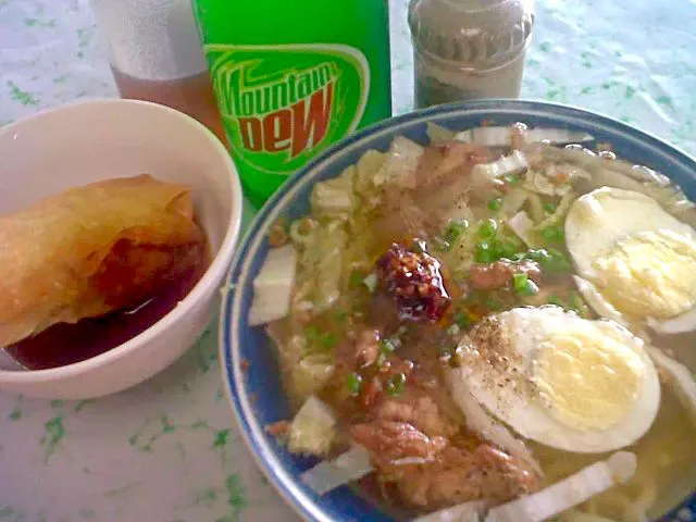 Philippine Street Food: Beef Mami & Lumpia|Dan Alfred Garcia Madriagaさん