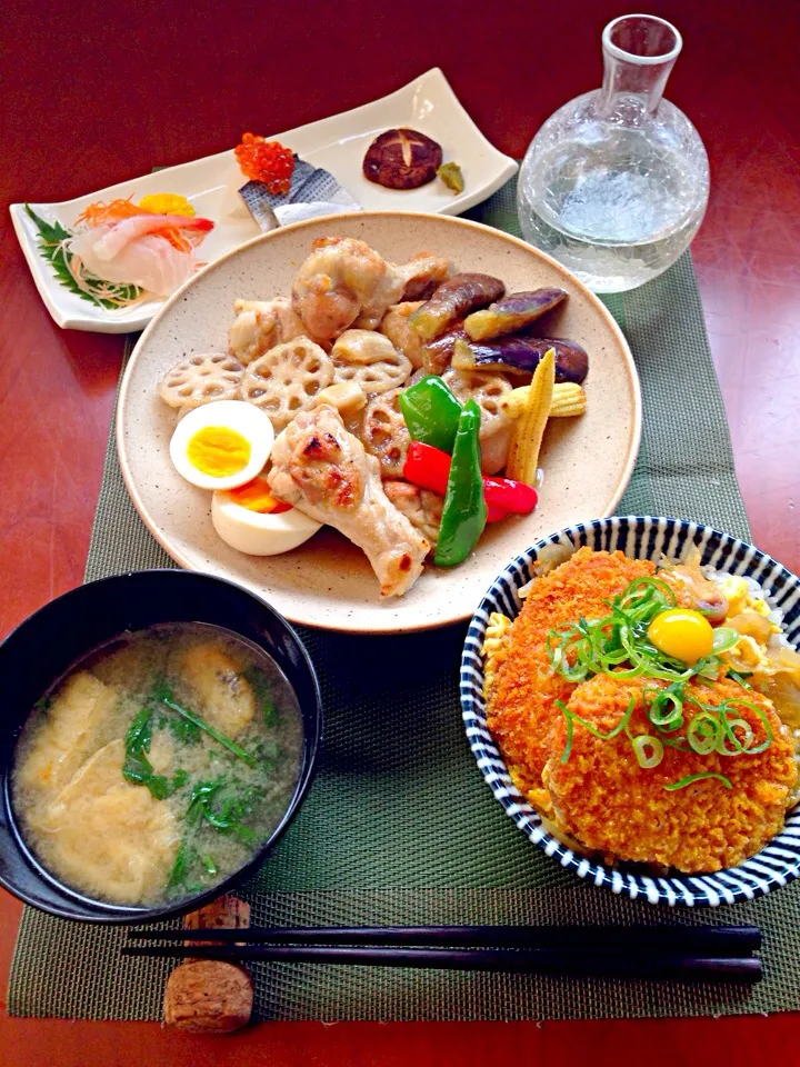 Snapdishの料理写真:Today's Dinner🍴ｺﾛｯｹ丼･手羽元の揚げ煮･春菊とあげのお味噌汁|🌈Ami🍻さん