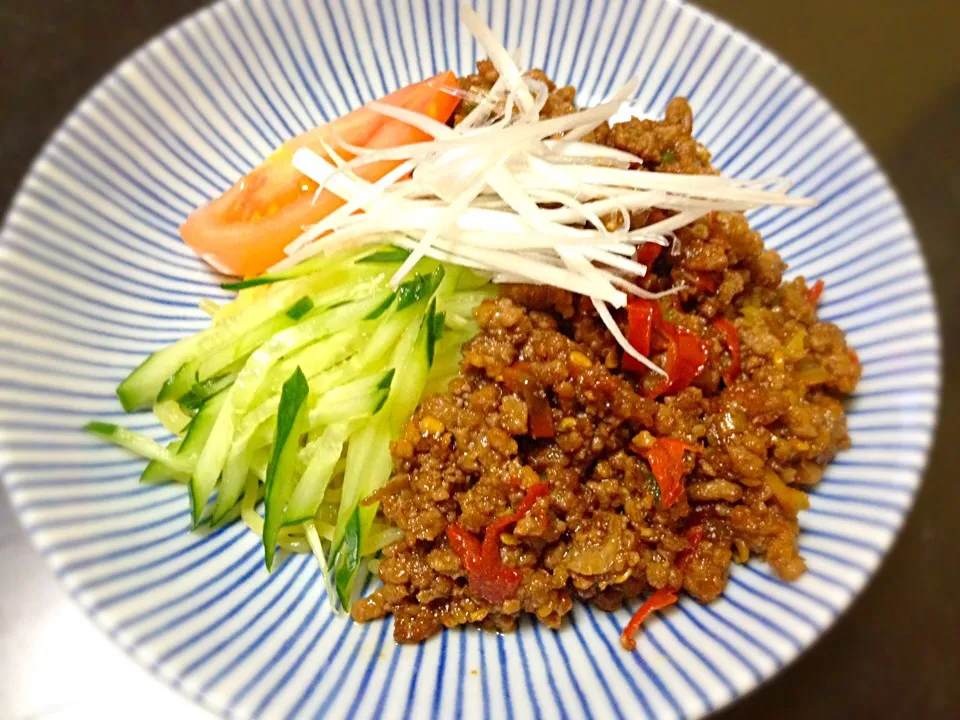 🍀ひろ🍀さんの料理 これはヤバイ💦自信作！食べるラー油で旨すぎ👍ジャージャー麺♡|りえさん