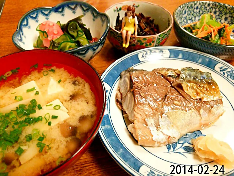 ＊サバの塩焼き 
＊タコ,ワカメ,キュウリの酢の物 
＊ひじきの炊いたん ＊小松菜のおひたし 
＊お味噌汁|うみたんさん