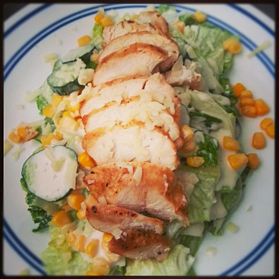 Snapdishの料理写真:my own version of caesar salad with grilled lemon chicken..|Lottie Ibadlit Ninoblaさん