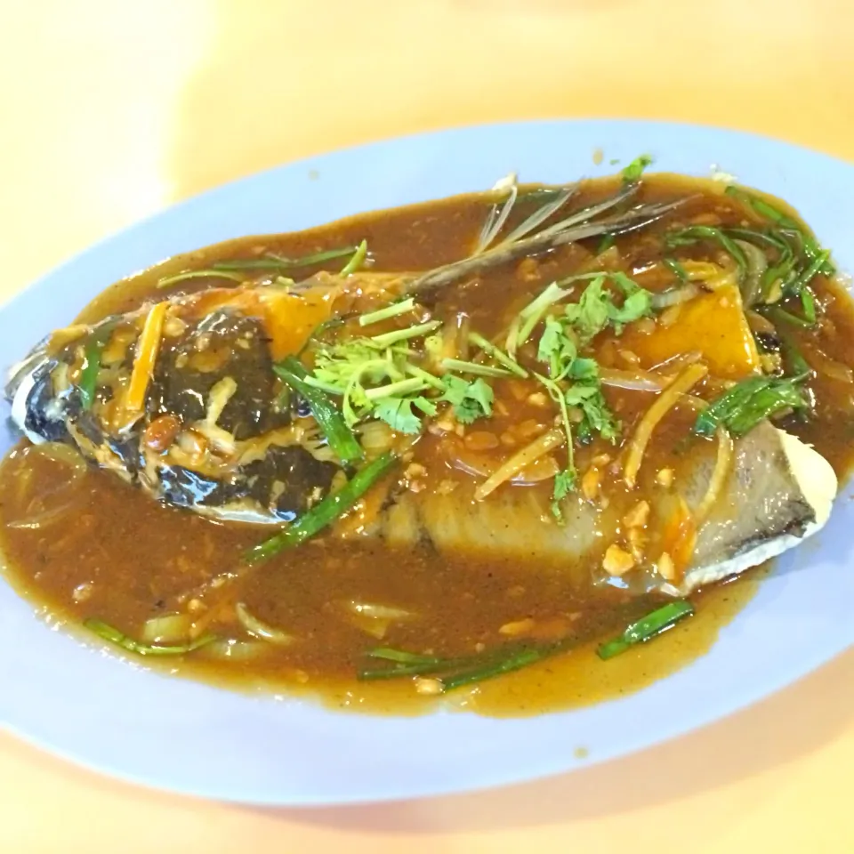 Fish head with bean paste sauce|shermaineさん