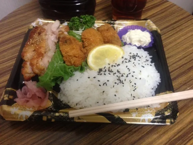 カキフライ&グリルチキン弁当！(-｡-;✨|サソリさん