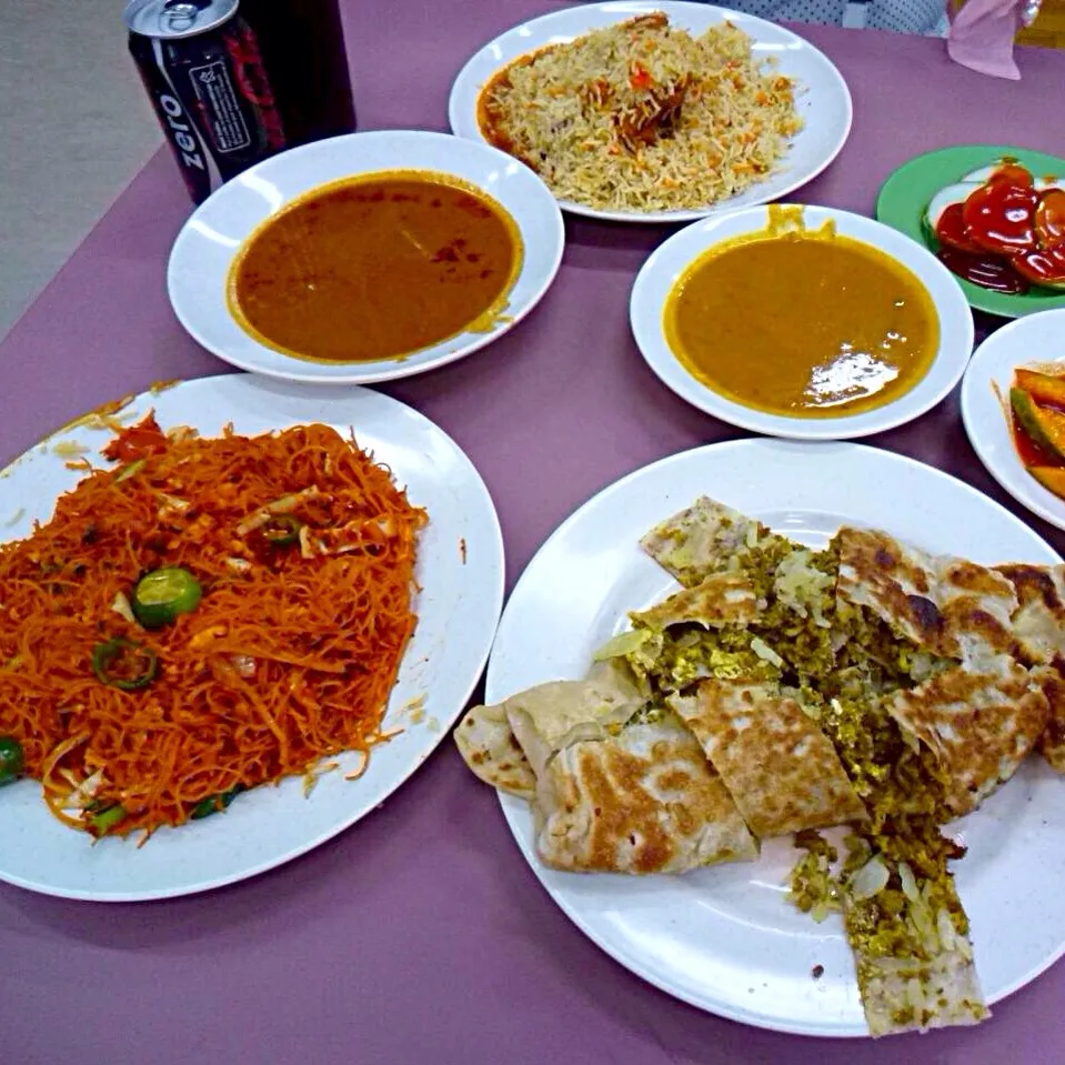 Mutton murtabak, Mee hoon goreng, Chicken biryani|maixx ใหม่さん