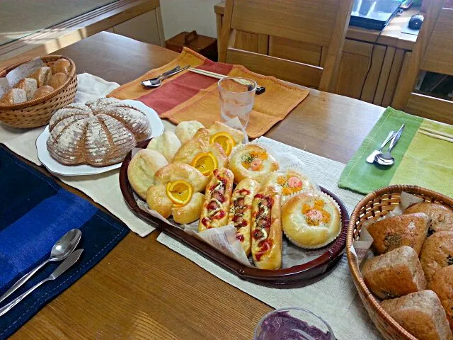 Snapdishの料理写真:焼き立てパンを食べる会|たんぽぽさん