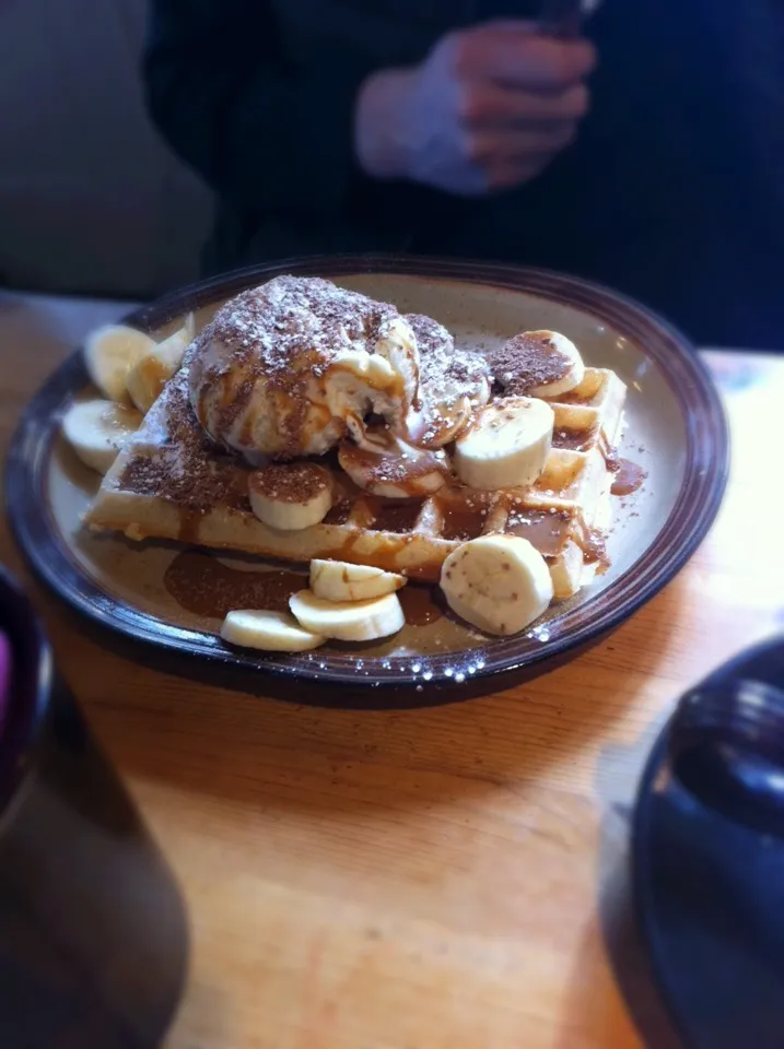 Banoffee waffle with vanilla ice cream x|🍓Jolejo🍓さん