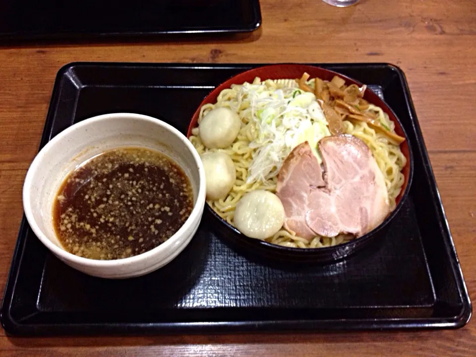 Snapdishの料理写真:『北海道らぁめん伝丸』356号香取店＠醤油つけ麺+もち餃子|Minor.SSKさん