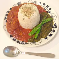 トマトチキンカレーとほうれん草カレー|おしさん