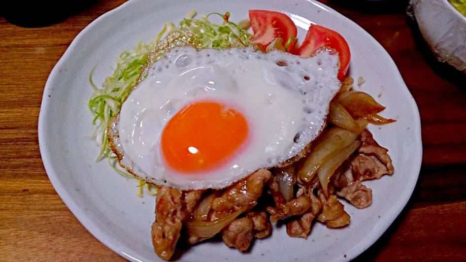 豚のしょうが焼き☆目玉焼き乗せ|みんさん