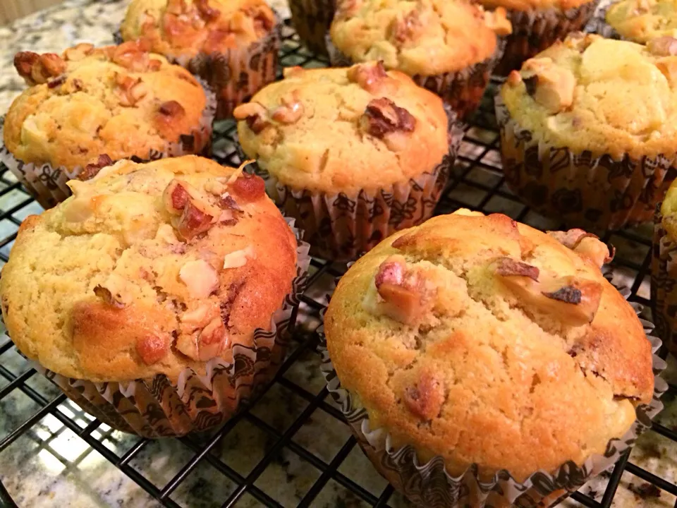 Snapdishの料理写真:Pear Walnut and Bacon Muffins|Nanaさん