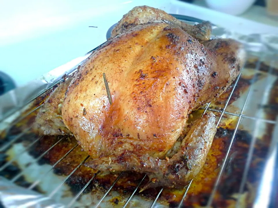 Faux-tisserie herb roast chicken|Fe's kitchenさん