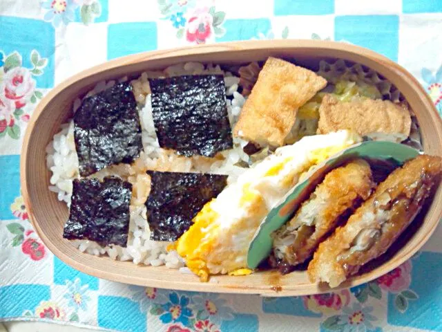 Snapdishの料理写真:海苔弁当(^^)目玉焼きの潰したやつ、鯵フライ、厚揚げと白菜の柚子胡椒煮浸し|Yoko Nonomamaさん