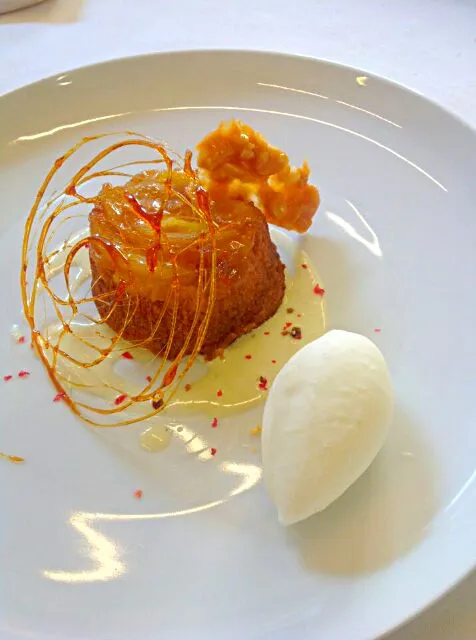 Pineapple upside down cake - pink peppercorns, macadamia brittle, coconut sorbet|Chef_RLさん