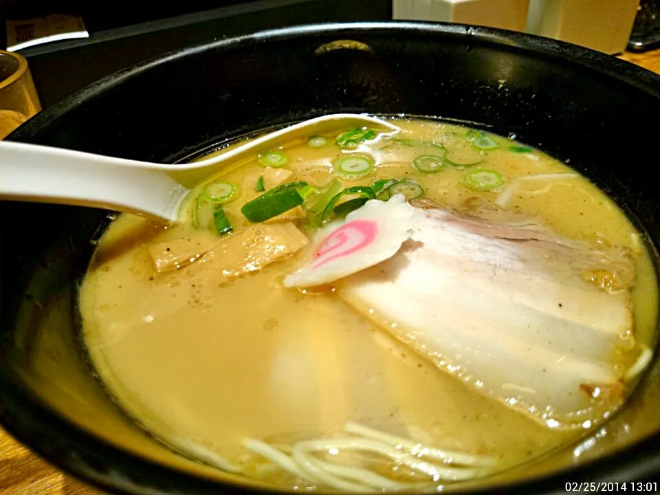 Snapdishの料理写真:とんこつしょうゆラーメン|Agaricusさん