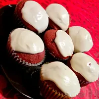 Snapdishの料理写真:Red Velvet Cupcake with Cream Cheese Frosting|Rachelle CGさん