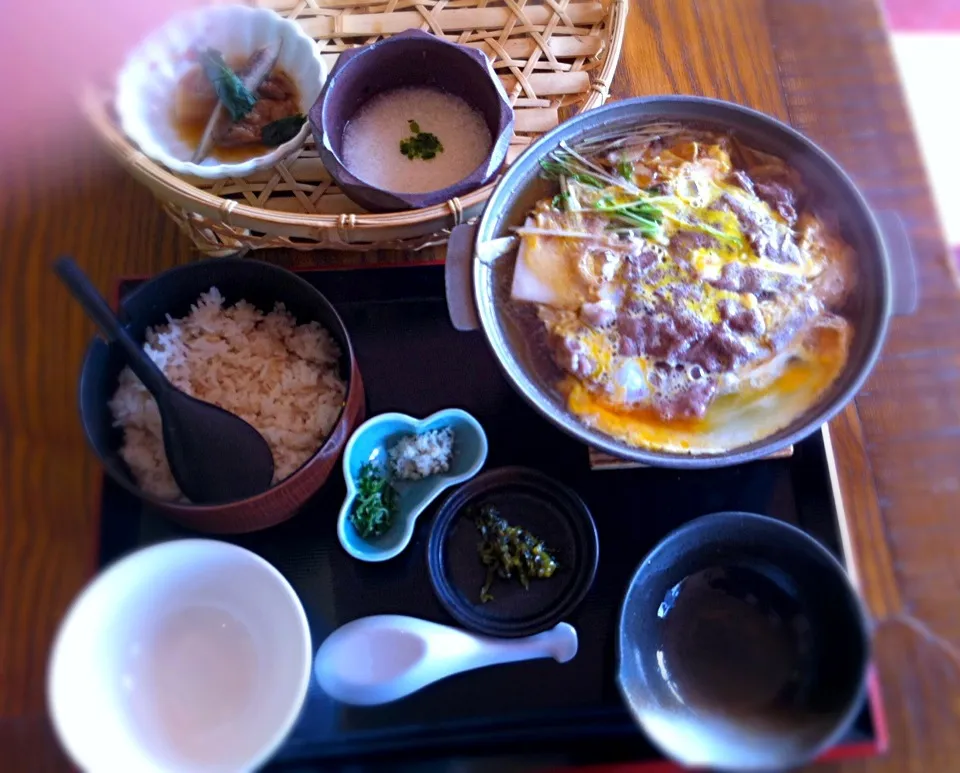 三石牛柳川鍋麦とろ御膳を頂きます♫|naokiさん