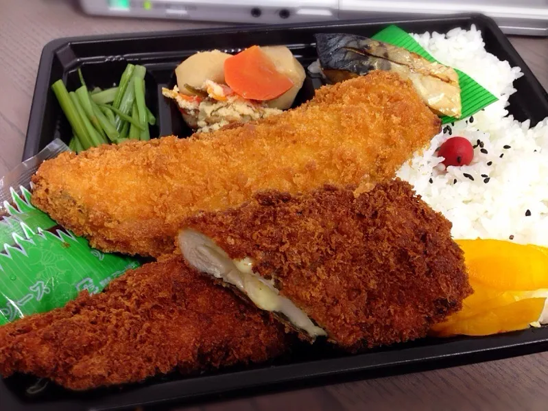 Chicken and salmon fries bento|chan mitsuさん