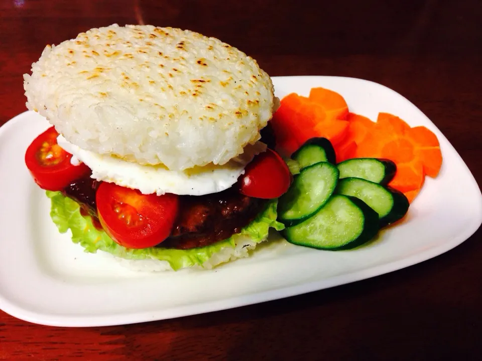 Snapdishの料理写真:Rice burger with egg 🍚🍔🍳|ashtongurlさん