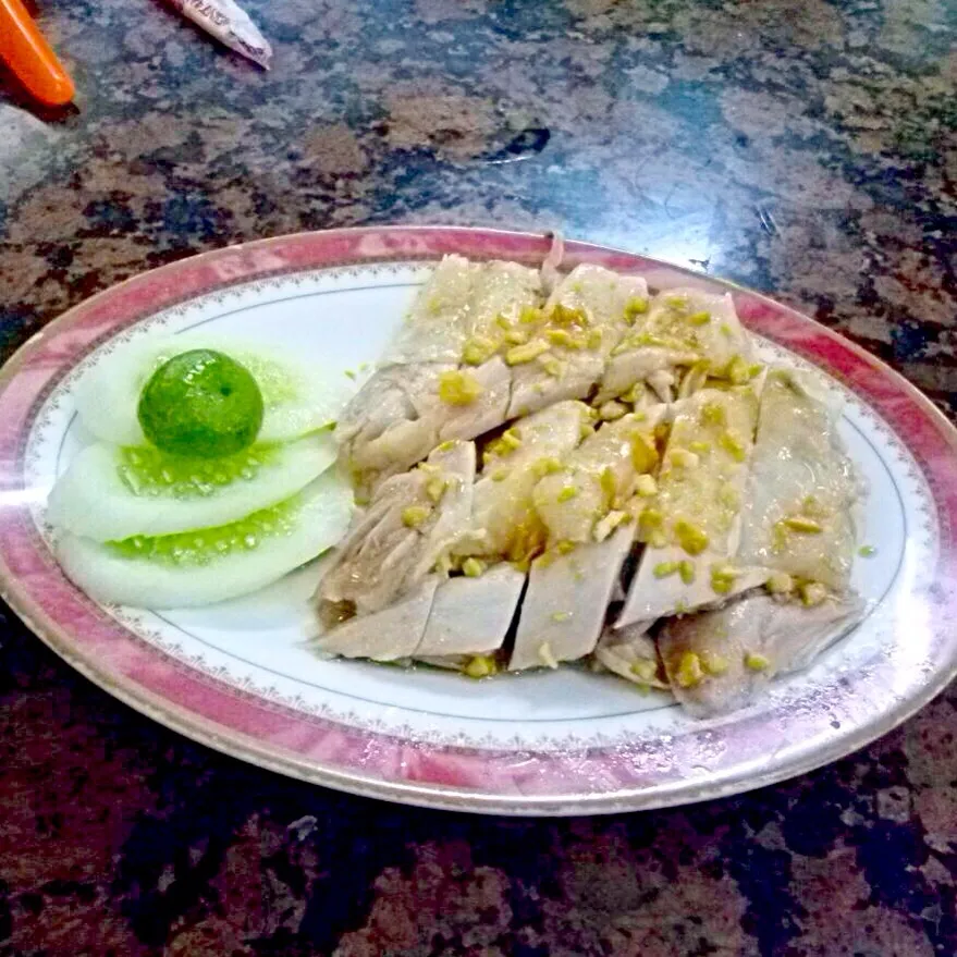 Snapdishの料理写真:Nasi ayam Hainan の鶏だけ|maixx ใหม่さん