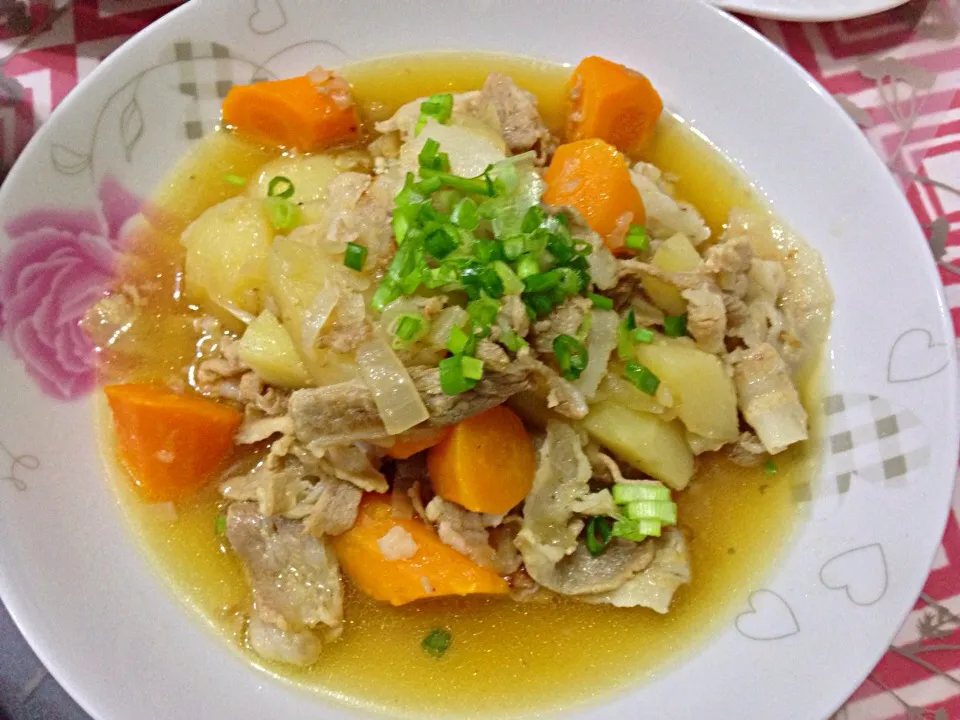 Snapdishの料理写真:Japanese potato and pork stew|Yuwi PeiXuanさん