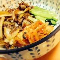 手作りナムルのカルビキムチ丼|たかさん