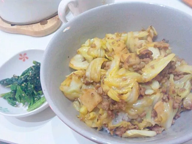 ひき肉キャベツの味噌炒め丼★|ちひろさん