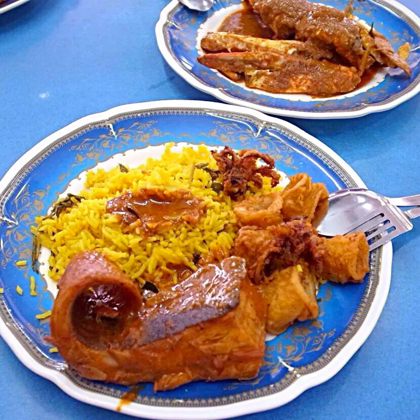 Snapdishの料理写真:Biryani, Fried fish, Fried squid|maixx ใหม่さん