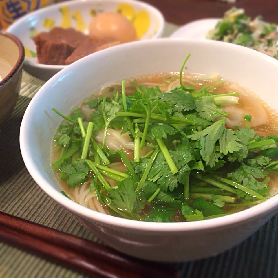 パクチーにゅうめん パクチーサラダ 煮豚|さるさん