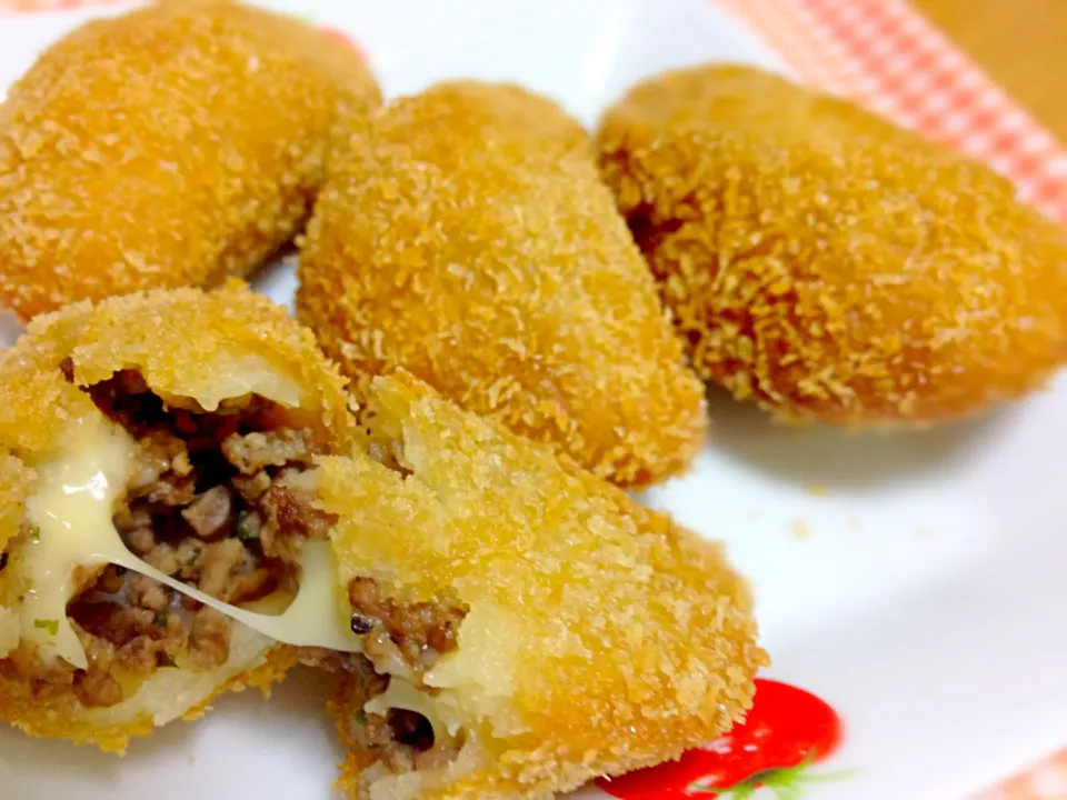 牛挽き肉とチーズのヒゾーレス                                                             Risoles de carne e queijo|ホッシーさん