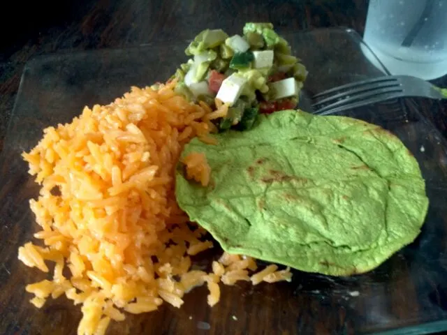 Acompañado de una tostada de tortilla de nopal|Javier Rdz.さん