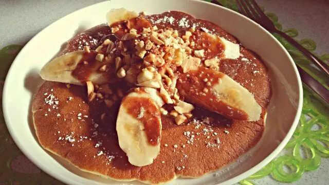 Pancake forever(banana♡choco syrup♡almonds)|C_Lynneさん