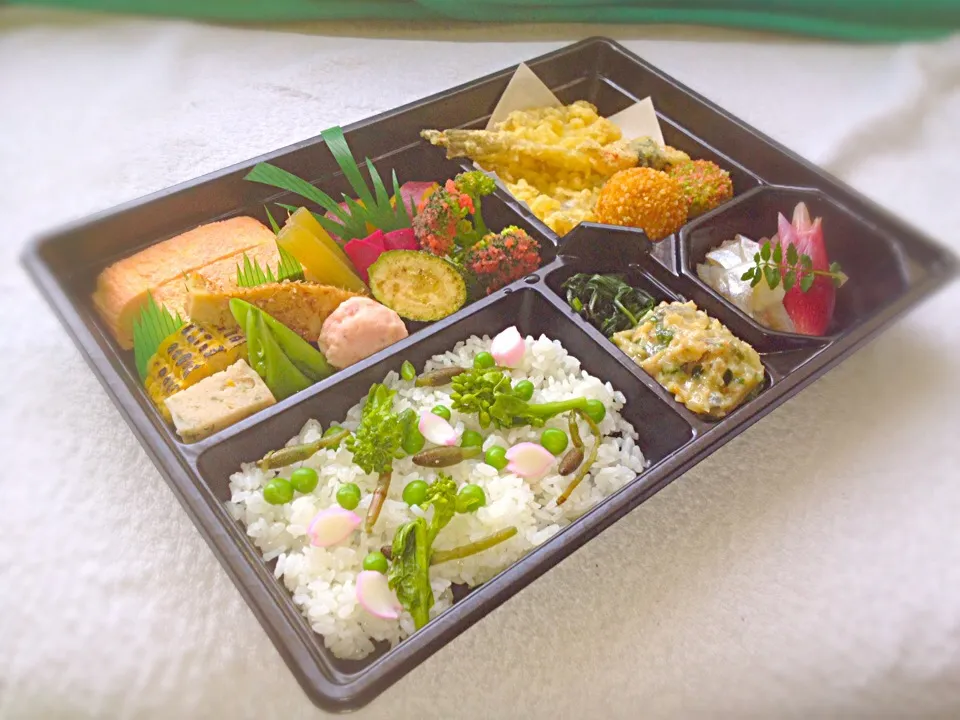 Snapdishの料理写真:花見弁当|Haruo Moriyamaさん