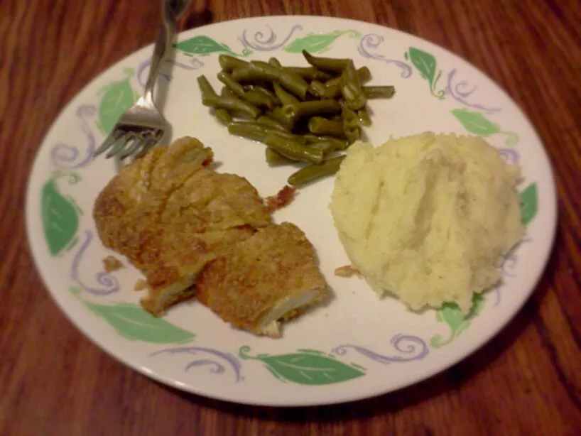 Snapdishの料理写真:Fried chicken,mashed potatoes and green beans!|cheyenne & Dyanneさん