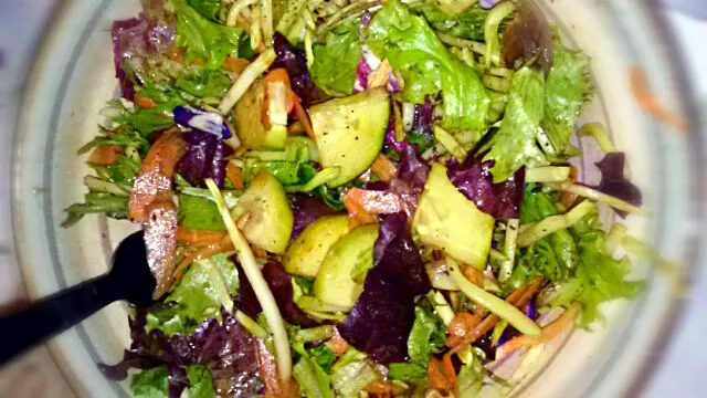 Snapdishの料理写真:Organic mixed greens, shredded carrots, broccoli slaw mix, cucumber ground pepper basalmic vinegar evoo|maile nunezさん