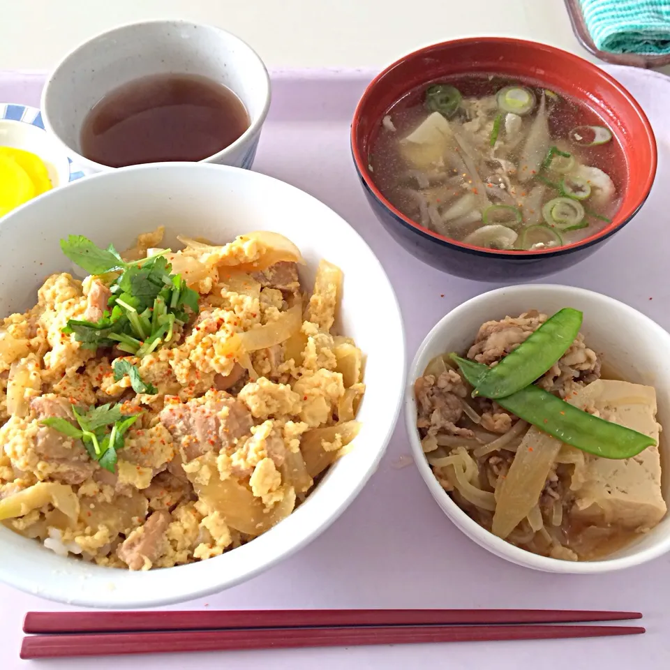 親子丼、牛肉糸こんにゃく煮、けんちん汁|maixx ใหม่さん