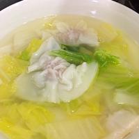 雲呑と白菜のスープ